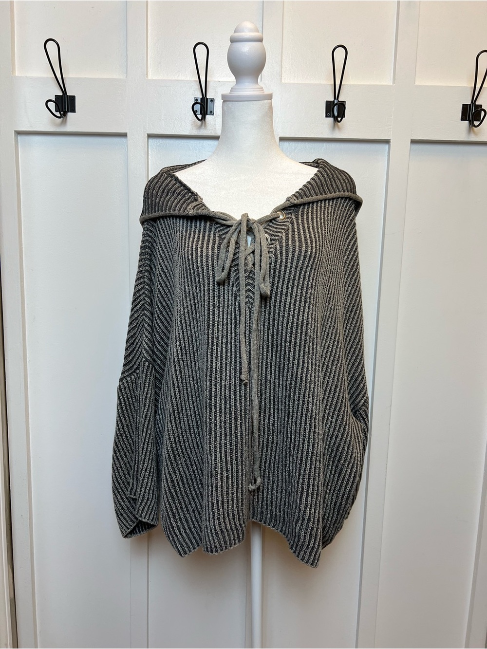 POL Size Large Gray Knit Hooded Sweatshirt Boxy Relaxed Tie Boho Coastal Preppy
